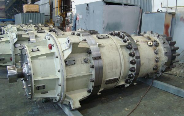 Planetary gearbox with double-helical gearing